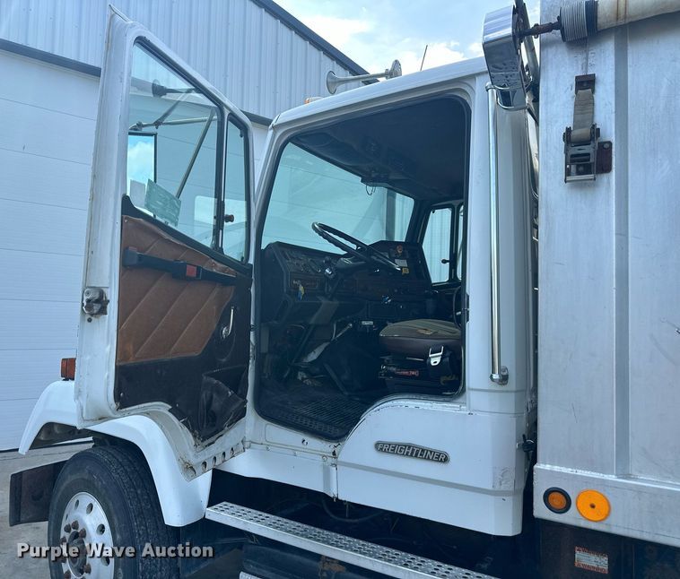 image for item DS2213 1986 Freightliner FLC  grain truck