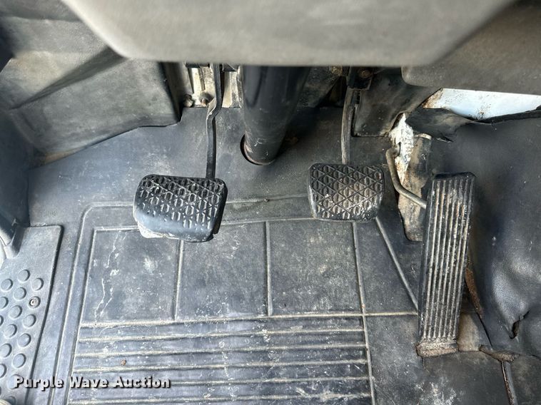 image for item DS2213 1986 Freightliner FLC  grain truck