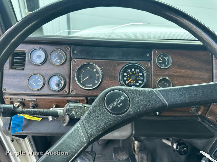 image for item DS2213 1986 Freightliner FLC  grain truck