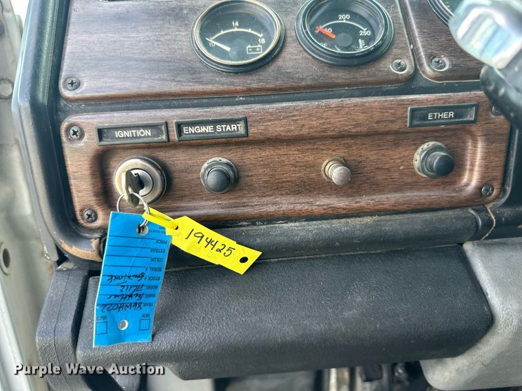 image for item DS2213 1986 Freightliner FLC  grain truck