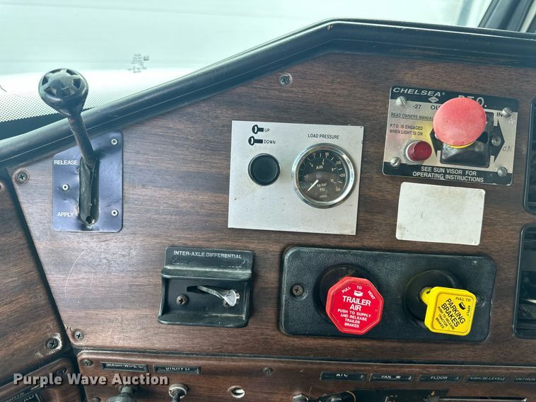 image for item DS2213 1986 Freightliner FLC  grain truck