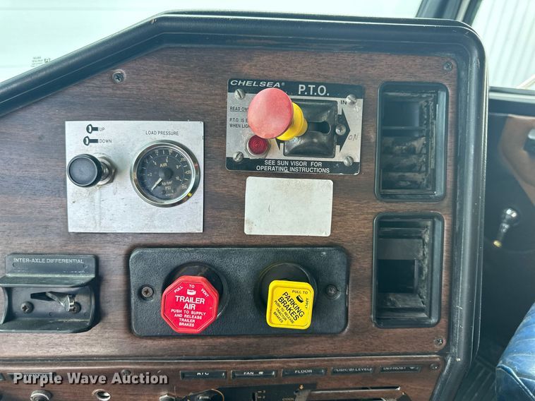 image for item DS2213 1986 Freightliner FLC  grain truck