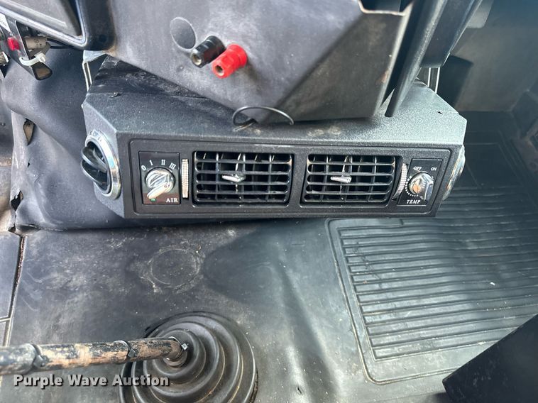 image for item DS2213 1986 Freightliner FLC  grain truck