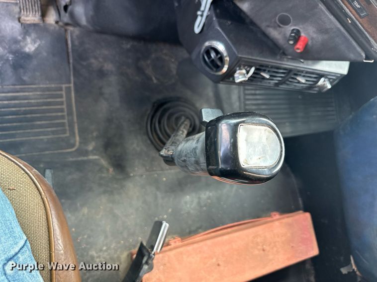 image for item DS2213 1986 Freightliner FLC  grain truck