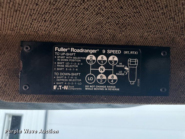 image for item DS2213 1986 Freightliner FLC  grain truck