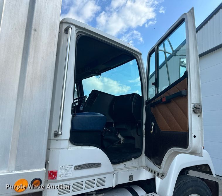 image for item DS2213 1986 Freightliner FLC  grain truck