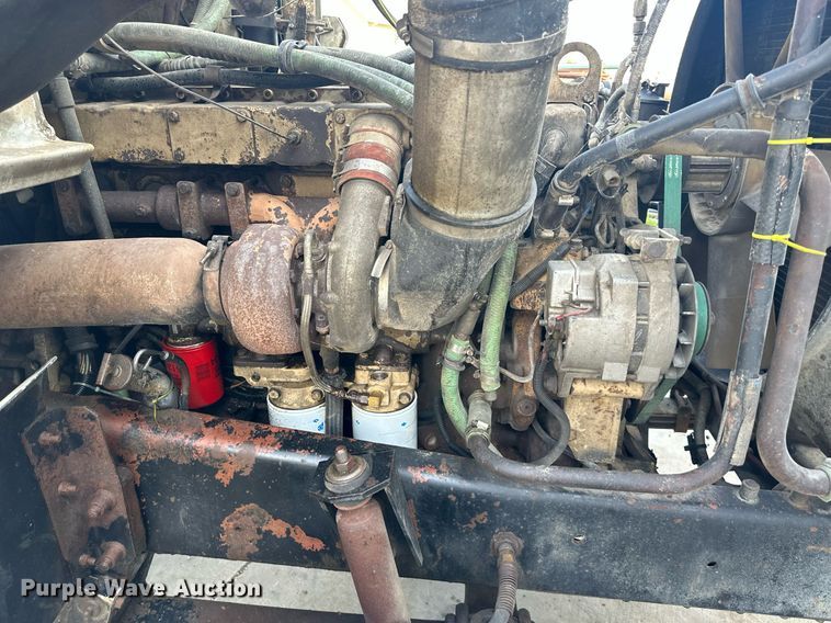 image for item DS2213 1986 Freightliner FLC  grain truck