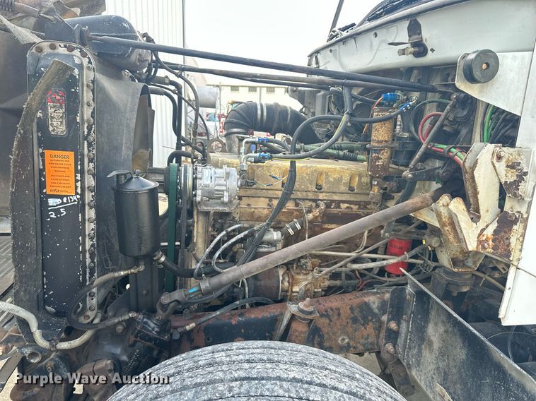 image for item DS2213 1986 Freightliner FLC  grain truck