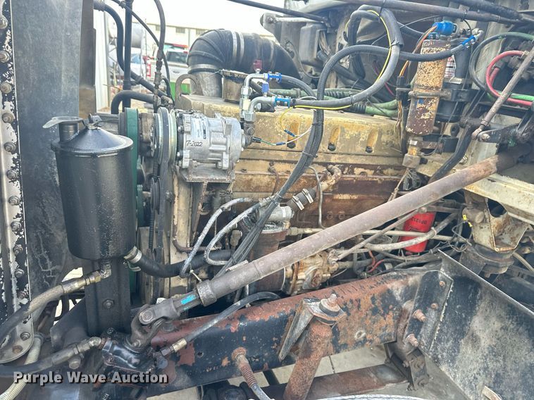 image for item DS2213 1986 Freightliner FLC  grain truck