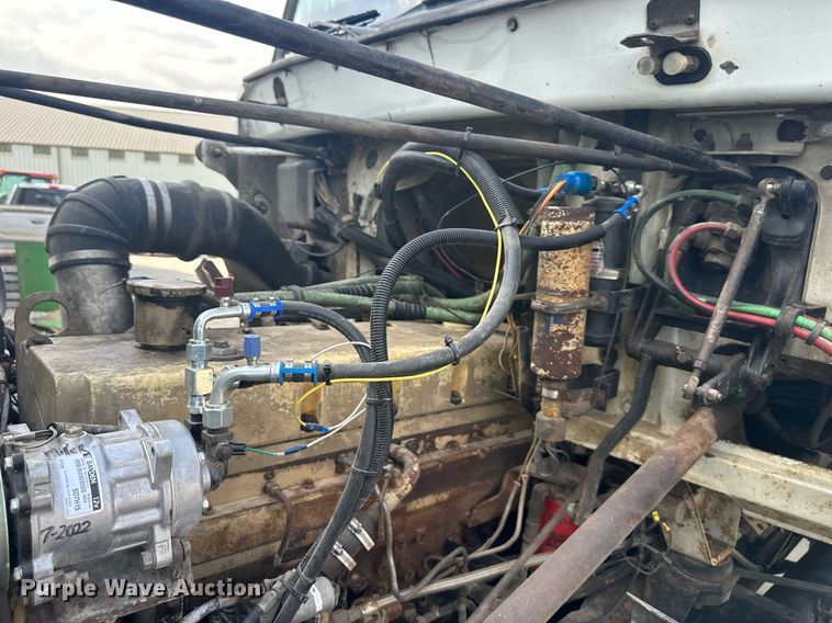 image for item DS2213 1986 Freightliner FLC  grain truck