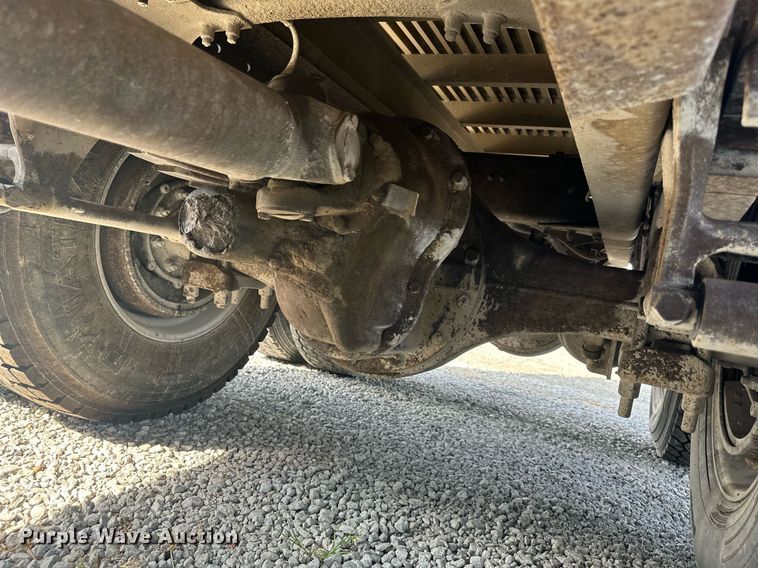 image for item DS2213 1986 Freightliner FLC  grain truck