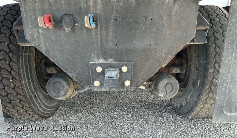 image for item DS2213 1986 Freightliner FLC  grain truck