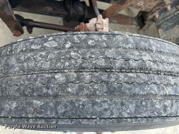 image for item DS2213 1986 Freightliner FLC  grain truck