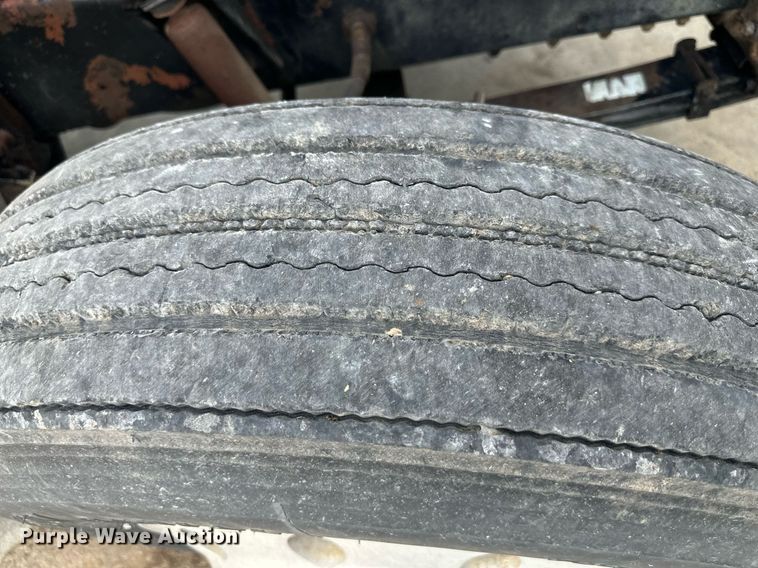 image for item DS2213 1986 Freightliner FLC  grain truck