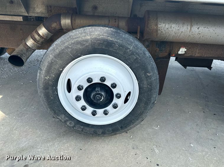 image for item DS2213 1986 Freightliner FLC  grain truck