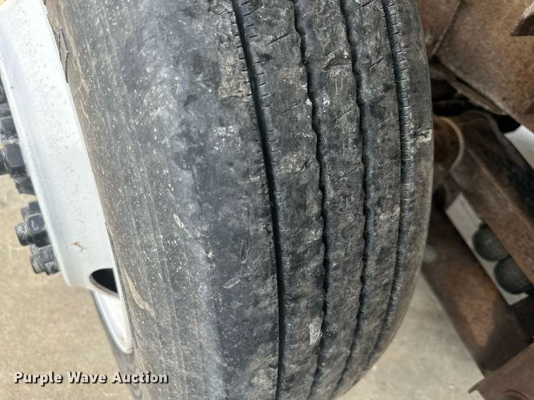 image for item DS2213 1986 Freightliner FLC  grain truck