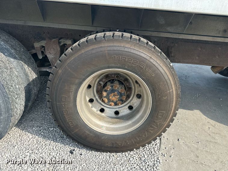 image for item DS2213 1986 Freightliner FLC  grain truck