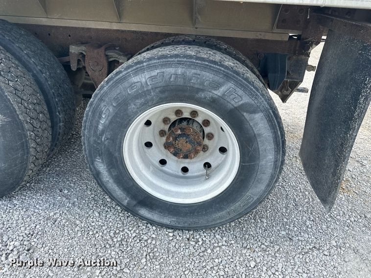 image for item DS2213 1986 Freightliner FLC  grain truck