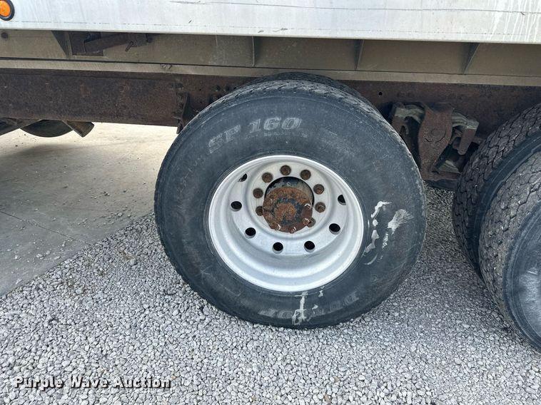 image for item DS2213 1986 Freightliner FLC  grain truck