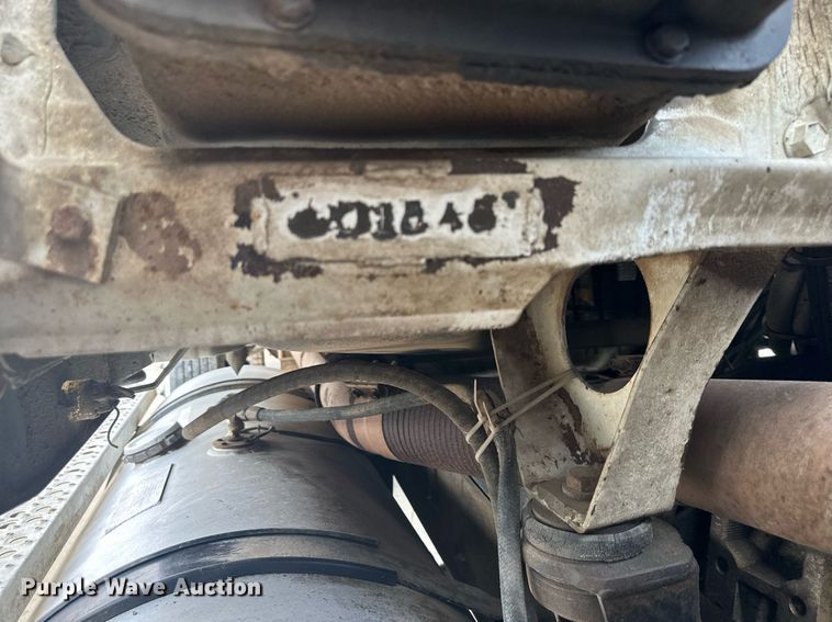 image for item DS2213 1986 Freightliner FLC  grain truck