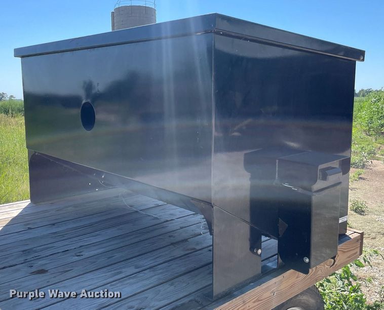 image for item HN9917 Crownline Cattle Feeders 542 Manual  cake feeder