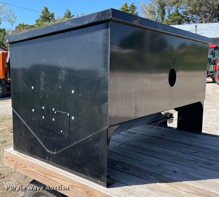 image for item HN9917 Crownline Cattle Feeders 542 Manual  cake feeder