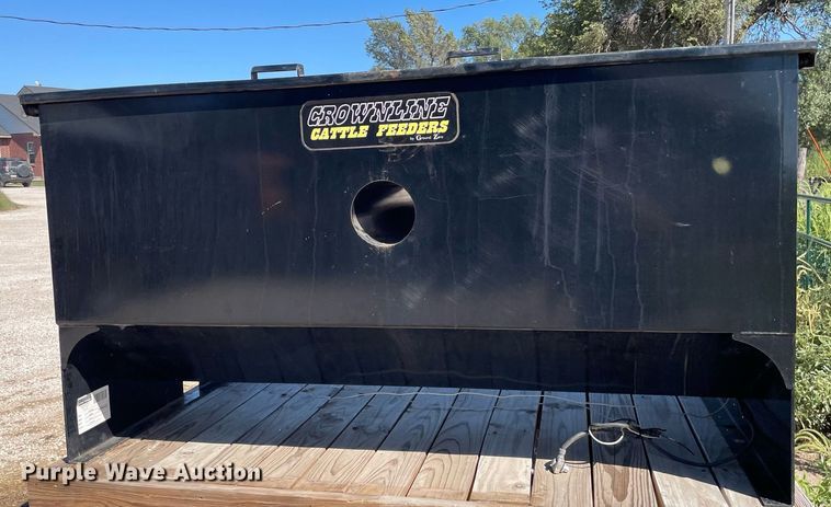 image for item HN9917 Crownline Cattle Feeders 542 Manual  cake feeder