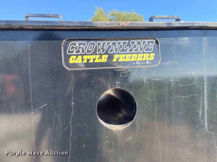 image for item HN9917 Crownline Cattle Feeders 542 Manual  cake feeder