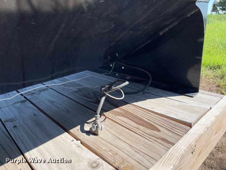 image for item HN9917 Crownline Cattle Feeders 542 Manual  cake feeder