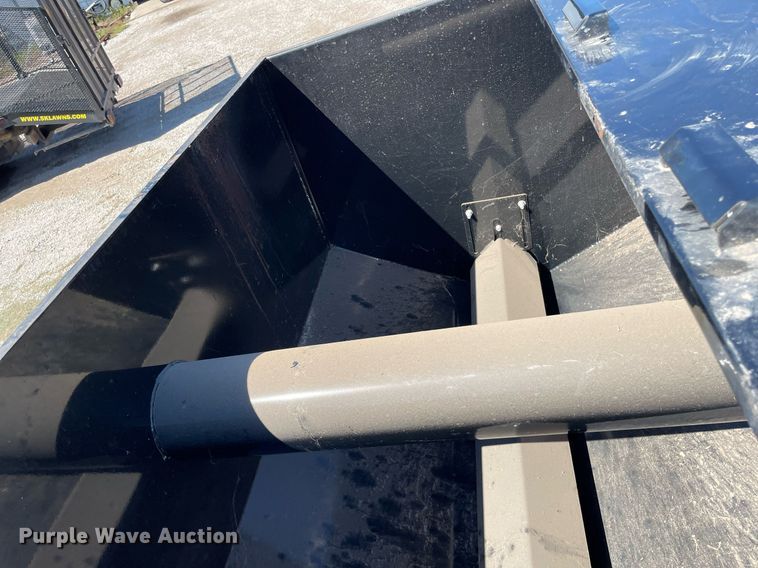 image for item HN9917 Crownline Cattle Feeders 542 Manual  cake feeder