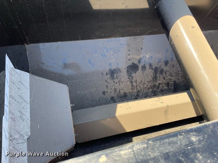 image for item HN9917 Crownline Cattle Feeders 542 Manual  cake feeder