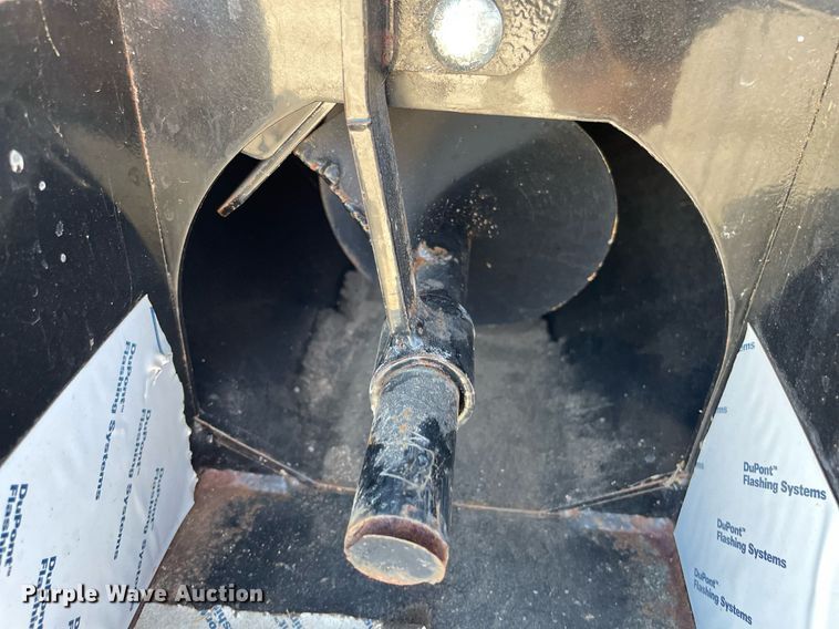 image for item HN9917 Crownline Cattle Feeders 542 Manual  cake feeder