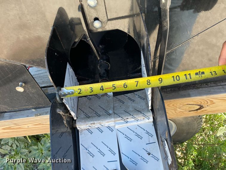 image for item HN9917 Crownline Cattle Feeders 542 Manual  cake feeder