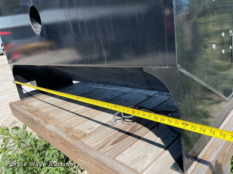 image for item HN9917 Crownline Cattle Feeders 542 Manual  cake feeder