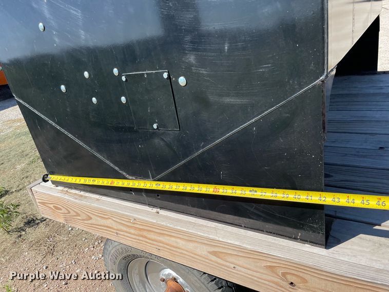 image for item HN9917 Crownline Cattle Feeders 542 Manual  cake feeder