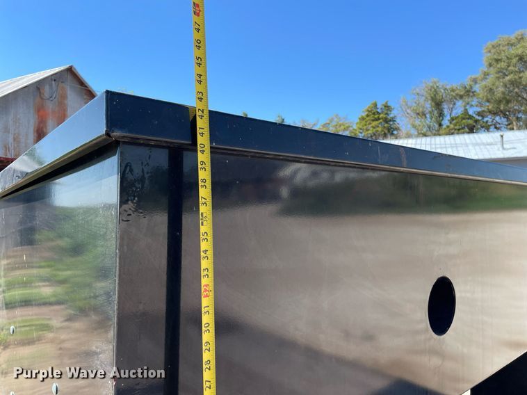 image for item HN9917 Crownline Cattle Feeders 542 Manual  cake feeder