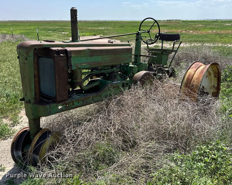 image for item KM9871 John Deere B  tractor
