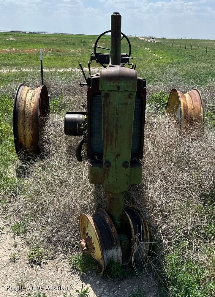 image for item KM9871 John Deere B  tractor