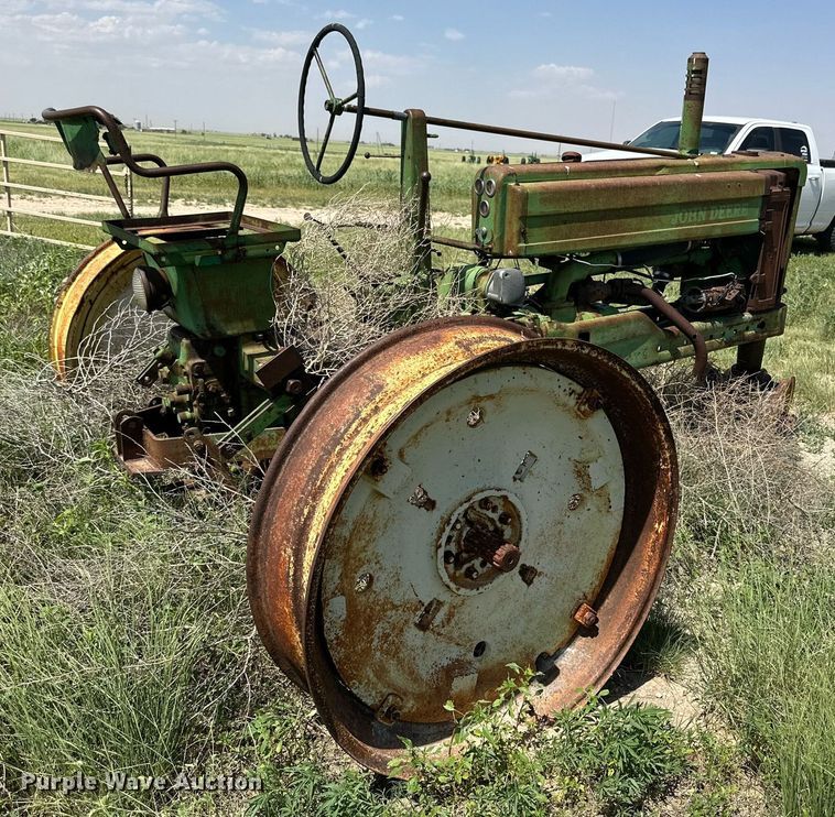 image for item KM9871 John Deere B  tractor