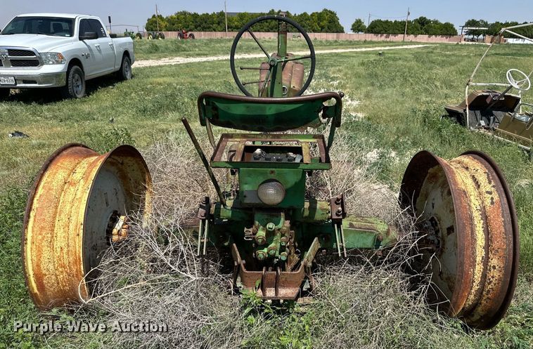 image for item KM9871 John Deere B  tractor