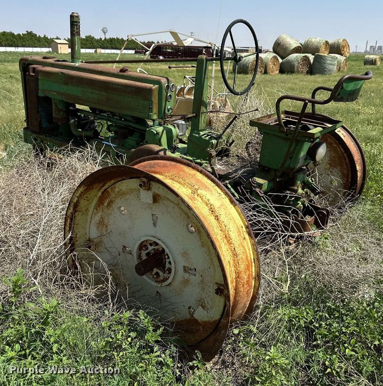 image for item KM9871 John Deere B  tractor