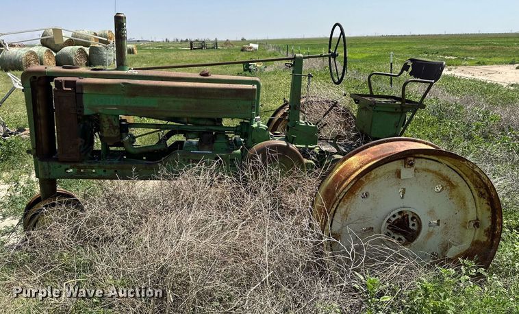 image for item KM9871 John Deere B  tractor