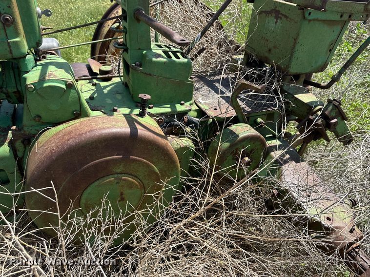 image for item KM9871 John Deere B  tractor