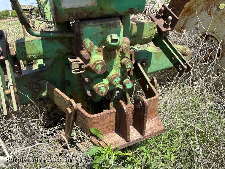 image for item KM9871 John Deere B  tractor