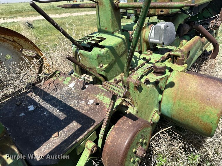 image for item KM9871 John Deere B  tractor