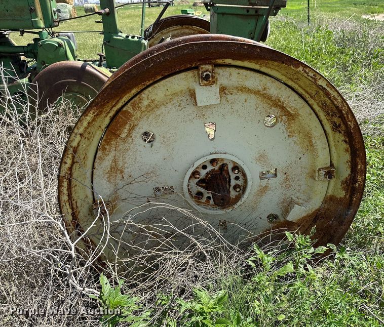 image for item KM9871 John Deere B  tractor