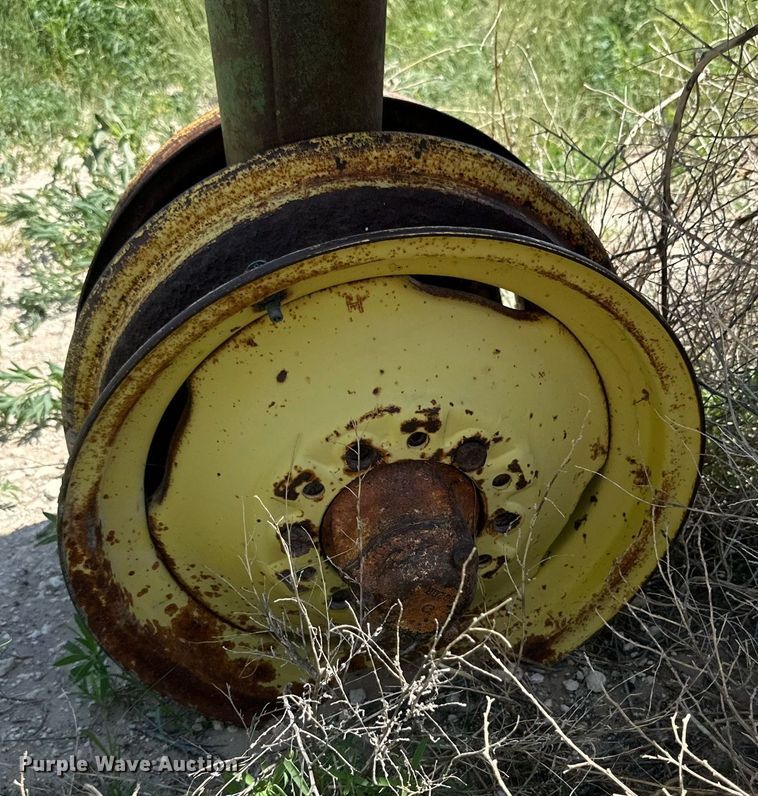 image for item KM9871 John Deere B  tractor