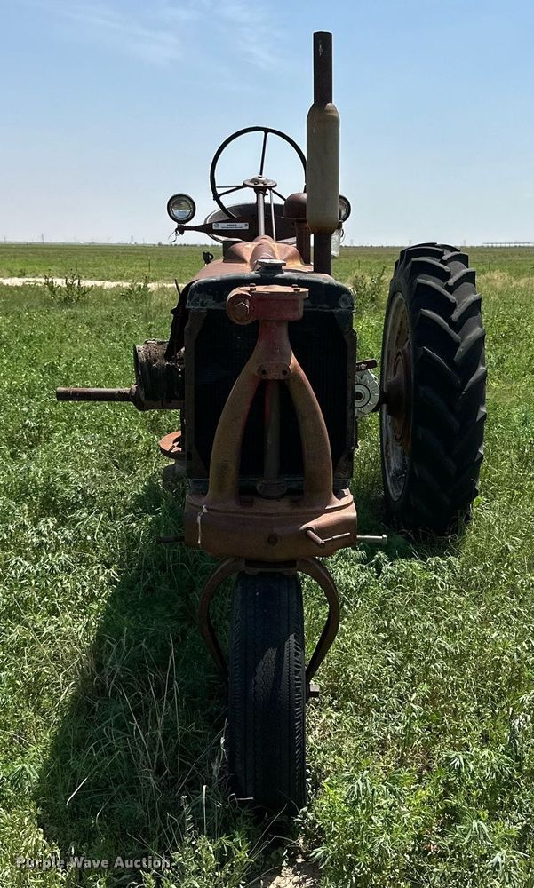 image for item KM9876 1941 Farmall H  tractor