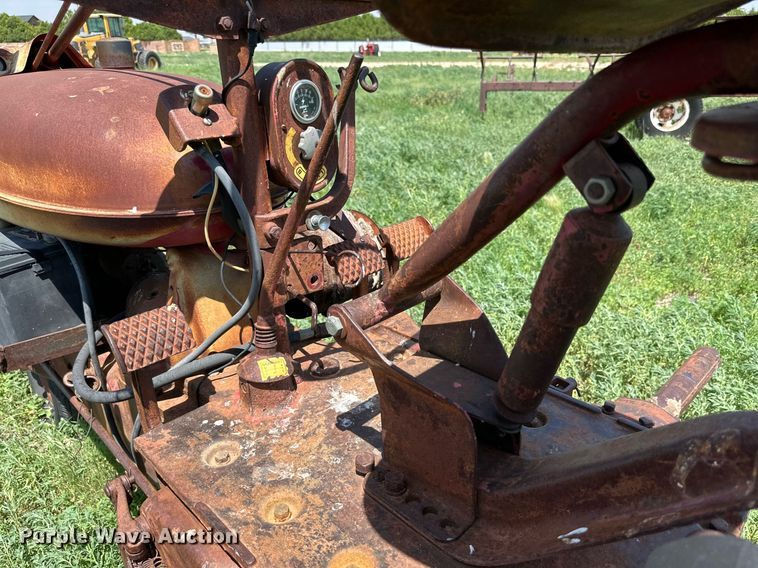 image for item KM9876 1941 Farmall H  tractor