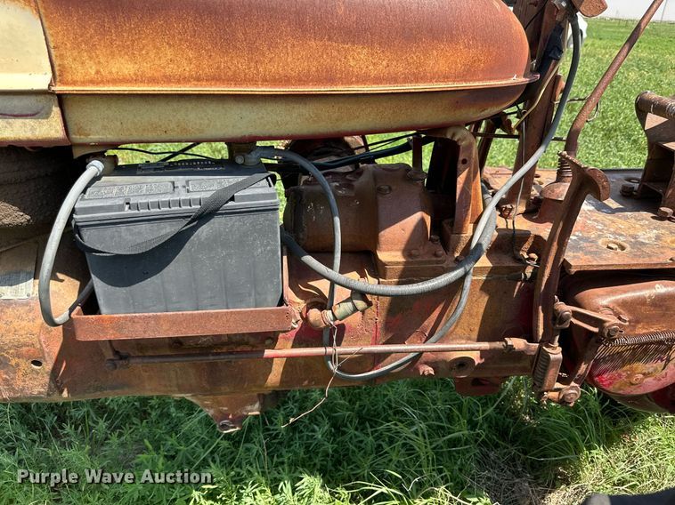 image for item KM9876 1941 Farmall H  tractor